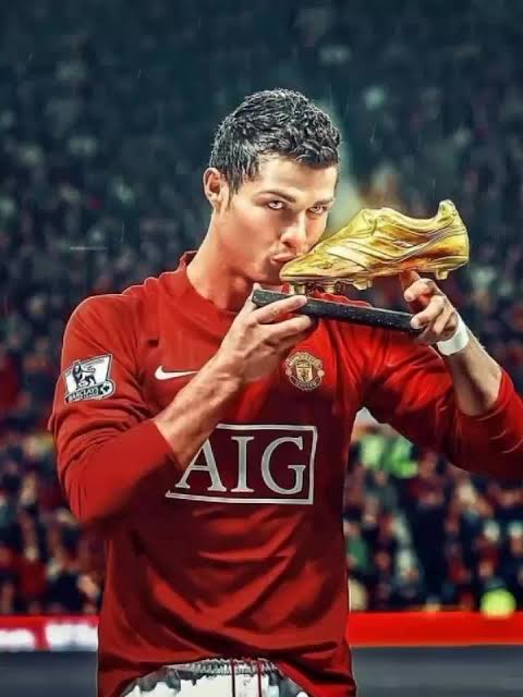 KDCGlobal_'s tweet photo. 🚨🗣️ Adebayor in 2008 about THE GOLDEN BOOT race with Cristiano Ronaldo:

“I am a striker and I cannot let a midfielder dominate me.” 😂🐐 https://t.co/cUxW274OhA