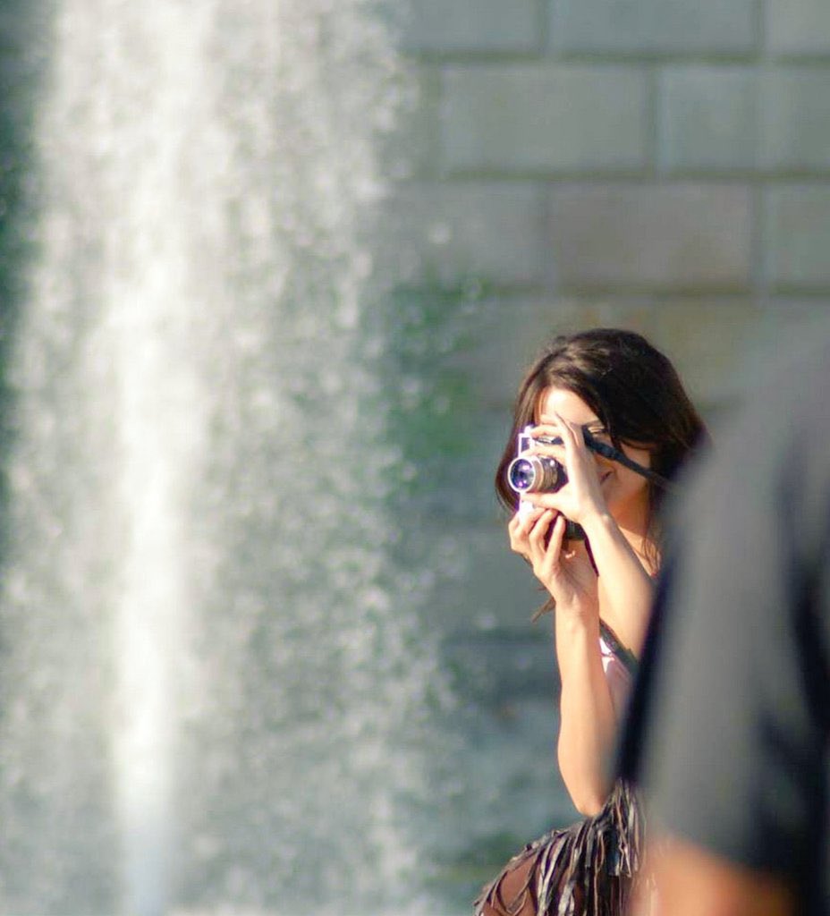 Gibboanxious's tweet photo. Penélope Cruz photographed during the filming of Vicky Cristina Barcelona, 2008. https://t.co/1gwnsubRbM