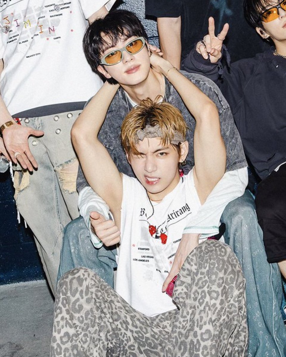 pxstelwxterfxll's tweet photo. i need some of yall to be honest with yourselves and recognize your double standards cause if you replaced jin or tae with a woman (or even another member like jk or rm) in this photo all of twitter would be in shambles🤷🏻‍♀️ #taejin https://t.co/YisGypPFl0