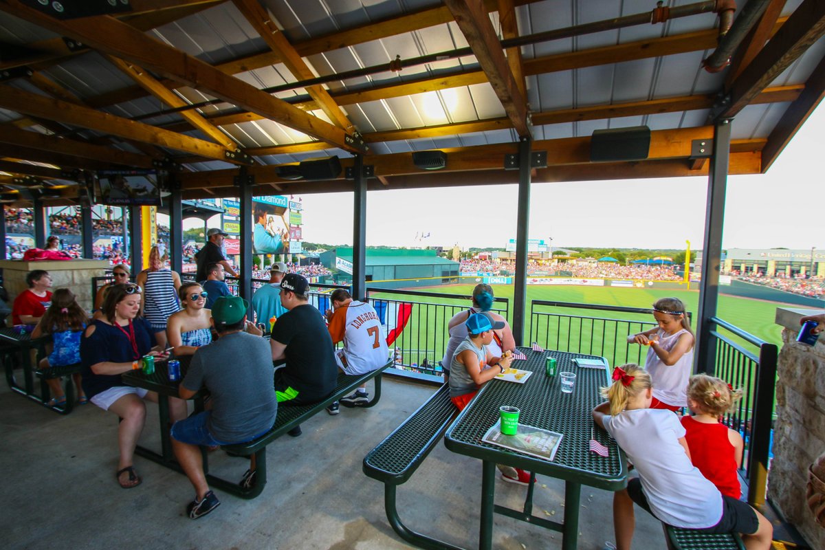 RRExpress's tweet photo. Your next group outing belongs at #DellDiamond‼️ From birthday parties to company gatherings, there is a place for every group at an Express game🤩 We offer suites, party decks &amp; many more group spaces!

For more information &amp; our request link⤵️ 
🔗: https://t.co/FSmV4mXdSP https://t.co/l5C0Vt9Kfy