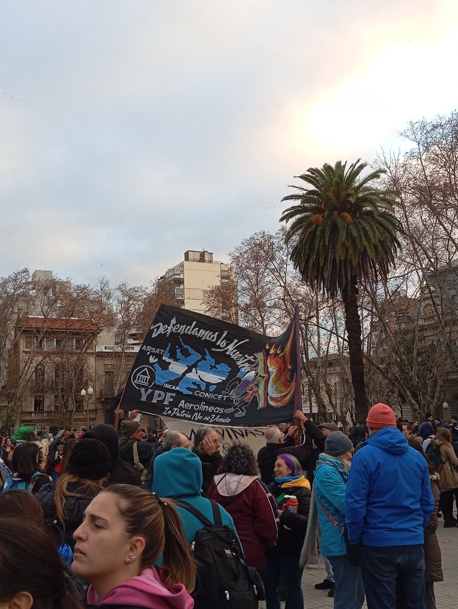 fairythnking's tweet photo. Siento que es un loop eterno este circo maquiavélico https://t.co/sur5jO8e3v