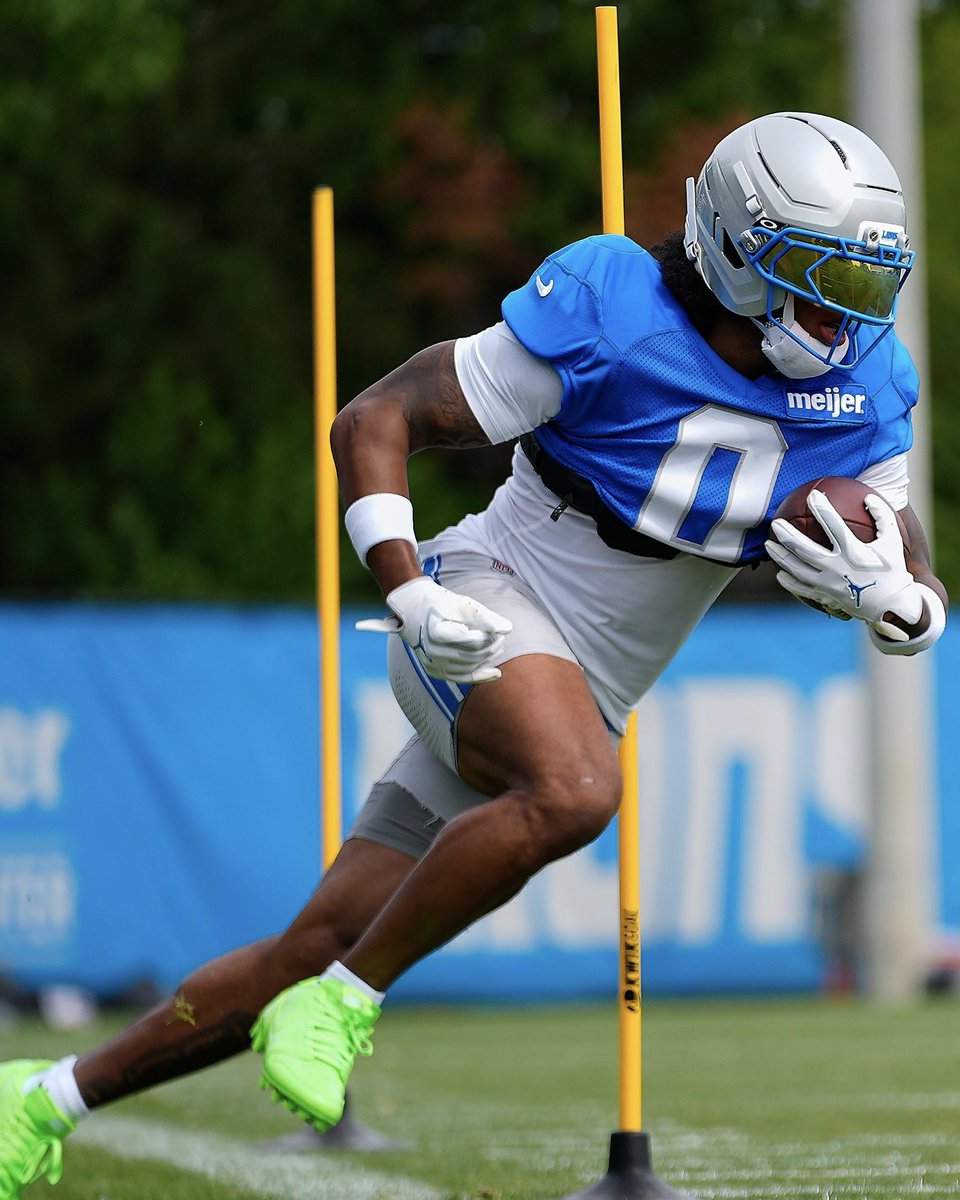 NFL's tweet photo. Jahmyr Gibbs has gone campin’ 🤩 https://t.co/T4JLhI66fJ
