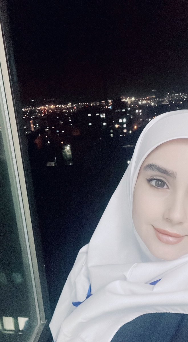 kosar_azin's tweet photo. امشب تو بیمارستان برای خودم یه گوشه‌ی دنج و تاریک پیدا کردم قراره از این به بعد تو کشیکا بیام اینجا شیرکاکائومو بخورم، از تنهایی و ویوی پنجره لذت ببرم🙂‍↕️ https://t.co/dMXNFmDqx8