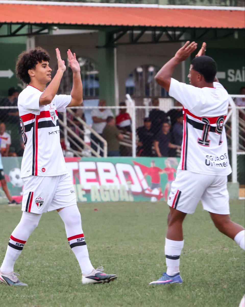SaoPauloFC's tweet photo. 🔥 Vitória fora de casa e invencibilidade mantida!

O Sub-20 bateu o Aguaí por 3 a 0 nesta sexta-feira, pelo Paulista da categoria, com gols de Gustavo Miranda, Renan e Davi Pena.

📸 Gerson Nichollas / São Paulo FC

#MadeInCotia
#VamosSãoPaulo 🇾🇪 https://t.co/zvmRzRzvkC