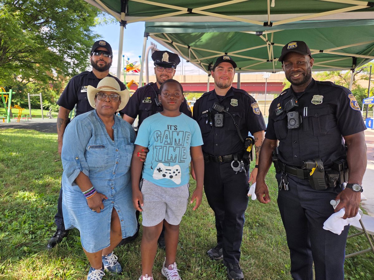 PPDInspJThomas's tweet photo. I had a great time stopping by the 24th Annual Nicetown CDC Giveback Festival today.

It was good to see families out enjoying the music, activities, food, and community resources @PPD39Dist https://t.co/9ZsKLX4jHn