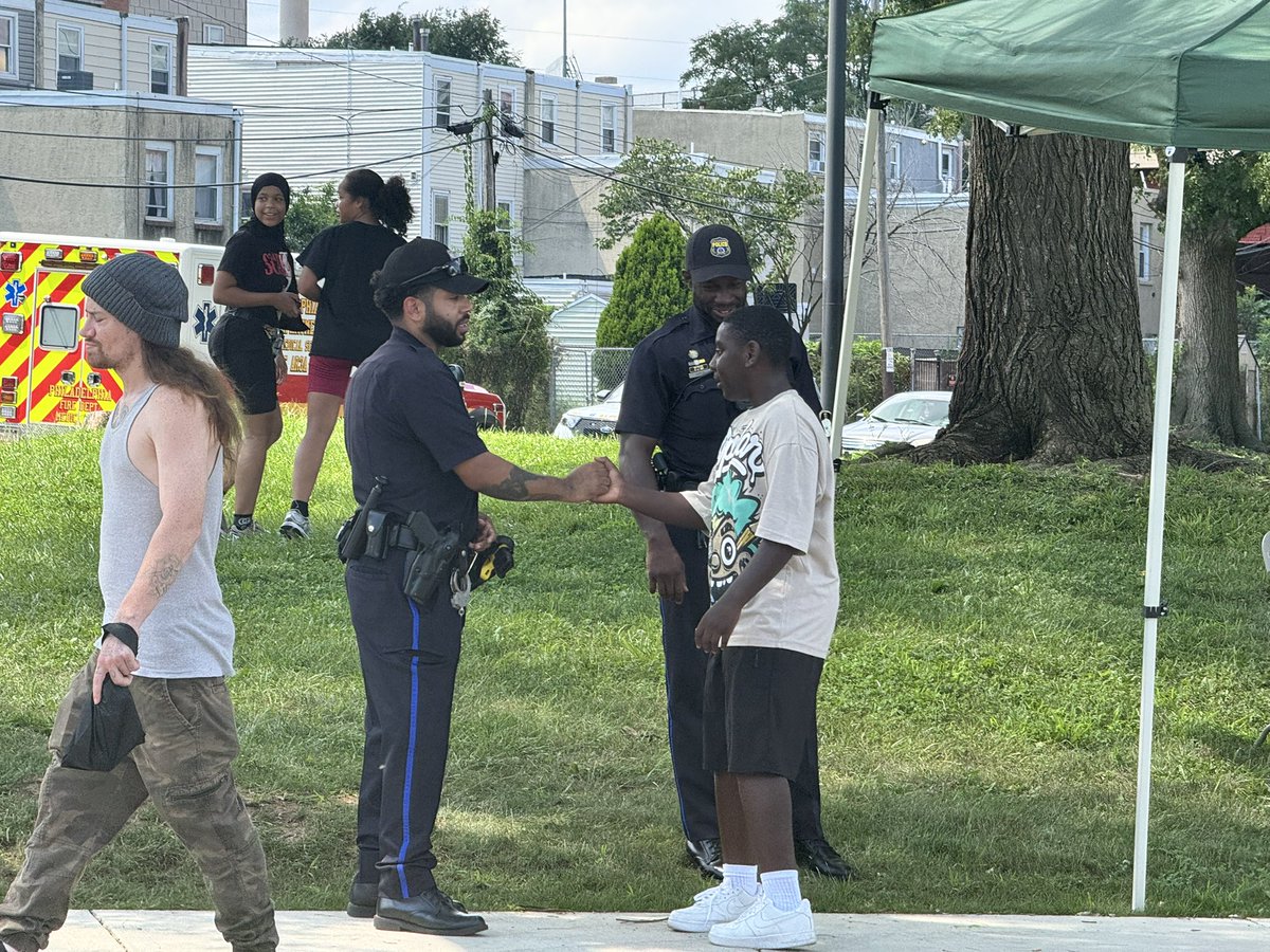 PPDInspJThomas's tweet photo. I had a great time stopping by the 24th Annual Nicetown CDC Giveback Festival today.

It was good to see families out enjoying the music, activities, food, and community resources @PPD39Dist https://t.co/9ZsKLX4jHn