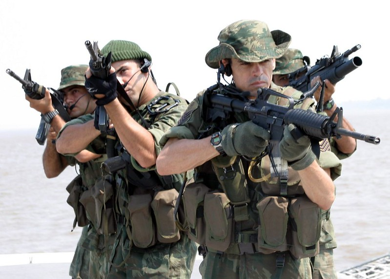 KaiserLoof's tweet photo. Brazilian Combat Divers (GRUMEC) in 2005 https://t.co/J5FX6YRTuF