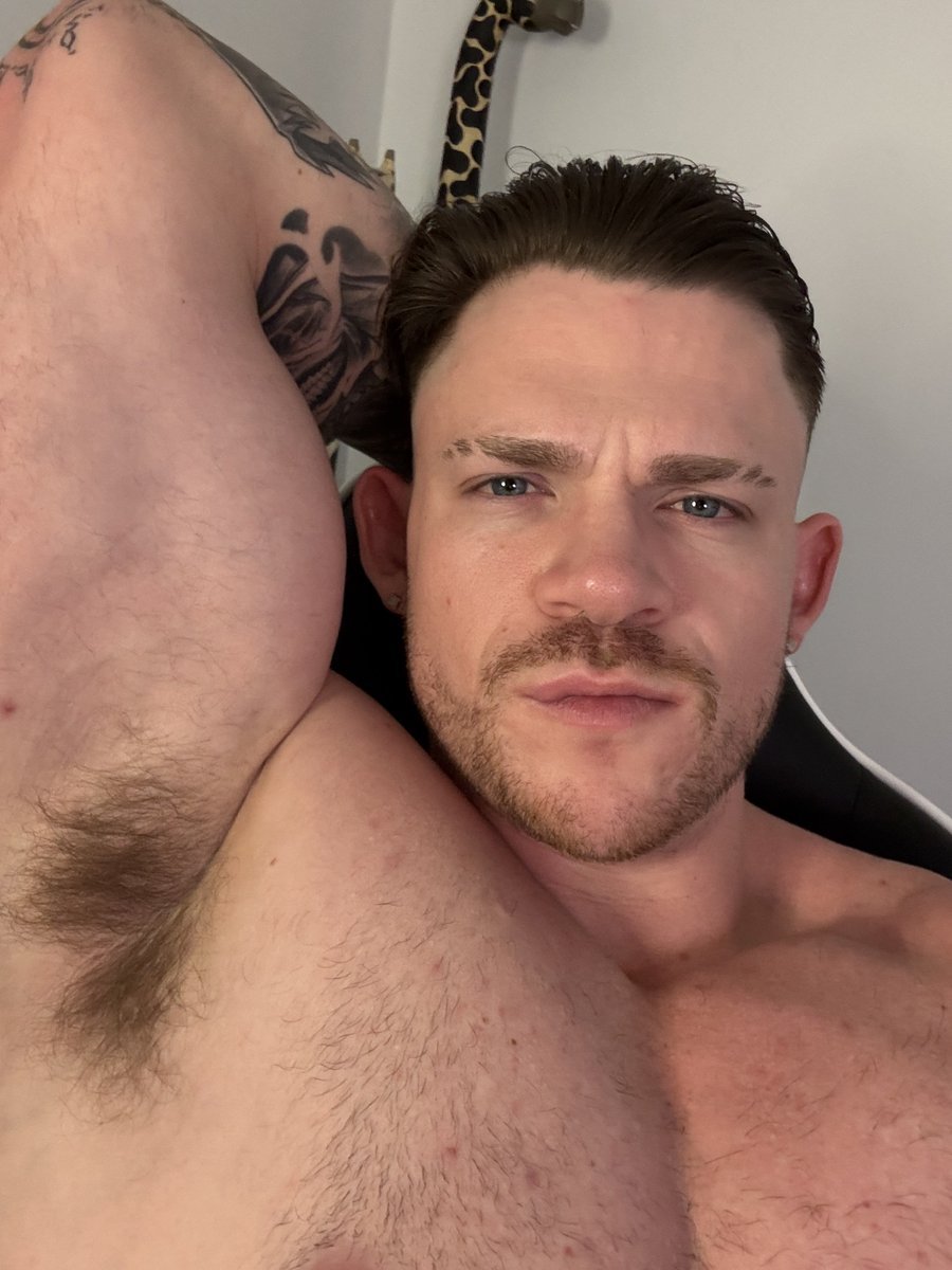 FindomConcierge's tweet photo. Do you like looking at alll this man?
Yeah? Does it make you feel weak and beneath me?

Good boy.

Go send.

To @AlphaApollo37 
Whose photo this is. https://t.co/2h736d4Qck