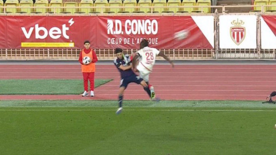 rougeetbleus's tweet photo. mais les joueurs de monaco son des dangers publics,encore eux mais c’est une folie,des malades !😬😬 https://t.co/eyQ0iDiw9T