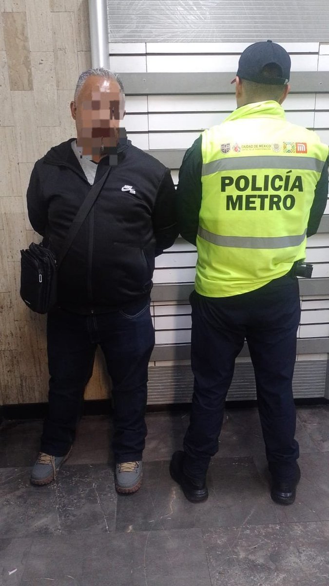 AdrianRubalcava's tweet photo. En el @MetroCDMX tenemos cero tolerancia al acoso.

En la Línea 3, una usuaria solicitó apoyo y nuestro personal de Seguridad actuó de inmediato. La persona señalada fue presentada ante la autoridad competente, que determinará su situación jurídica.

Queremos que todas y todos viajen seguros. Si eres víctima o testigo de acoso, acércate a nuestro personal policial o acciona la palanca de emergencia dentro de los vagones. #CuidarteEsParteDelViaje
