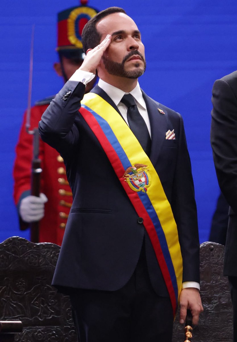 Portafolioco's tweet photo. "En las próximas horas firmaré el decreto de congelamiento del gasto público [...] Será el primer deber de mi Gobierno, la austeridad no caerá sobre los que más necesitan del Estado": señaló el presidente Abelardo De La Espriella (@ABDELAESPRIELLA) en su primer discurso como mandatario de Colombia.

Visite https://t.co/gGdJ1vvmzM ⤵️🧵