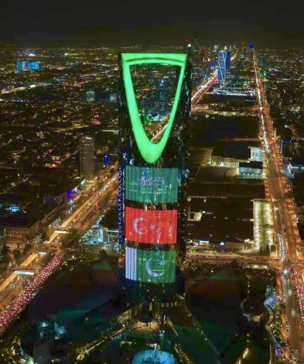 yazedouv's tweet photo. في رحله جديده تبرز معالم قوى وائتلاف سياسي ثقيل منتظر من مده بين القوى الثلاث الابرز في الشرق الاوسط وعلى راسهم المملكه العربيه السعوديه نحو اتفاق سياسي دفاعي من الدرجه الاولى ويندرج تحته تنموي لهذي الدول الثلاث لما لها من ثقل بارز ومحوري في المنطقه بشكل خاص ومكانه عامه للمسلمين https://t.co/lLe67CaVMR