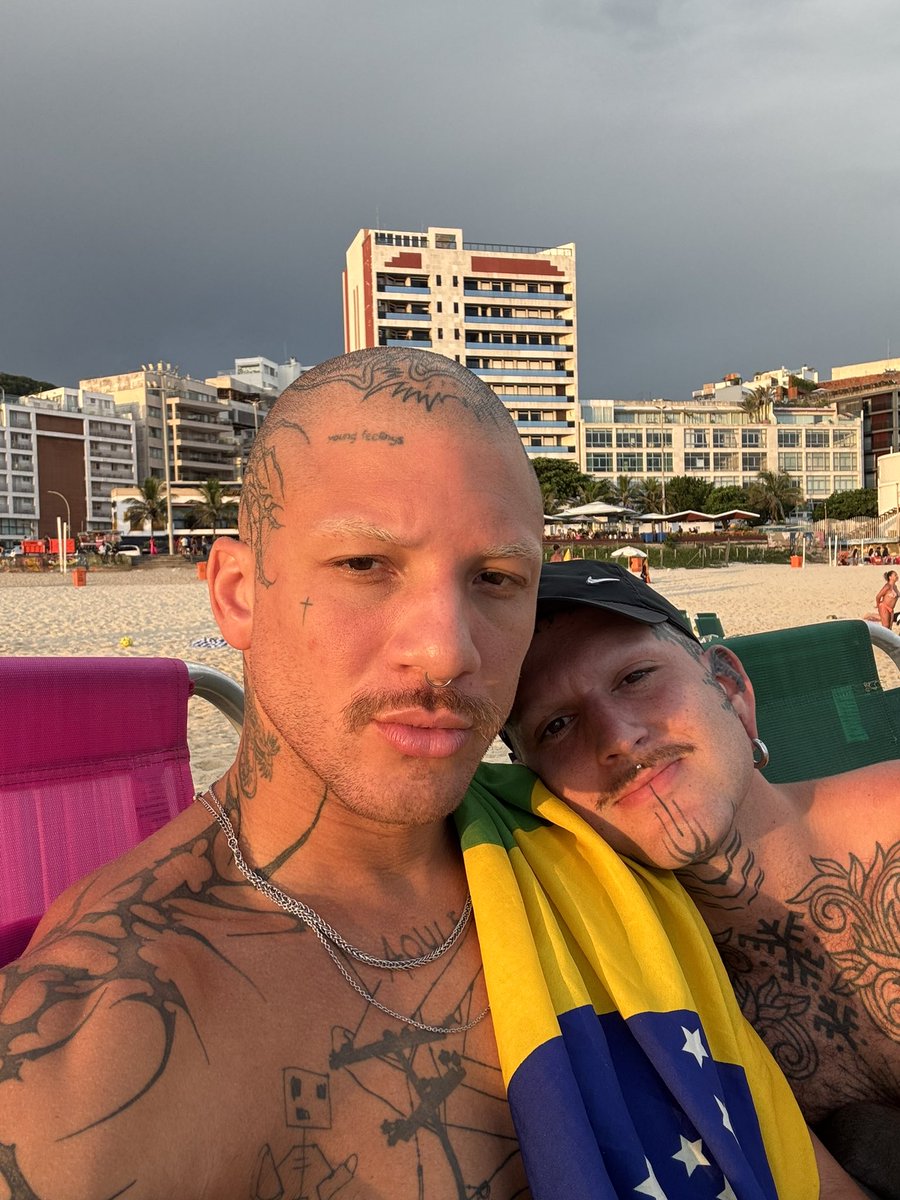 noxferatu_'s tweet photo. Only 4 days till i see my boyfriend again 🥺 https://t.co/lIz2Hkbd1C