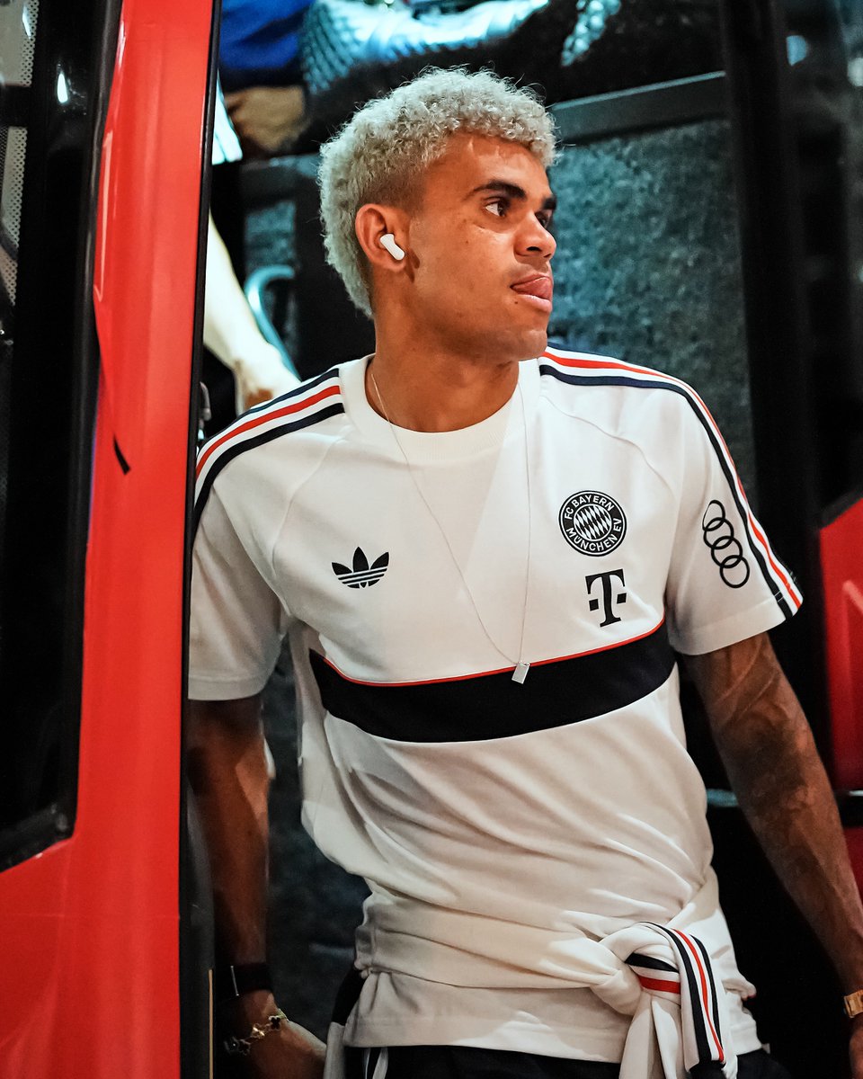 FCBayernEN's tweet photo. Next stop: Munich! ✈️🔴⚪️

#AudiFCBTour https://t.co/nUUERhpgWu