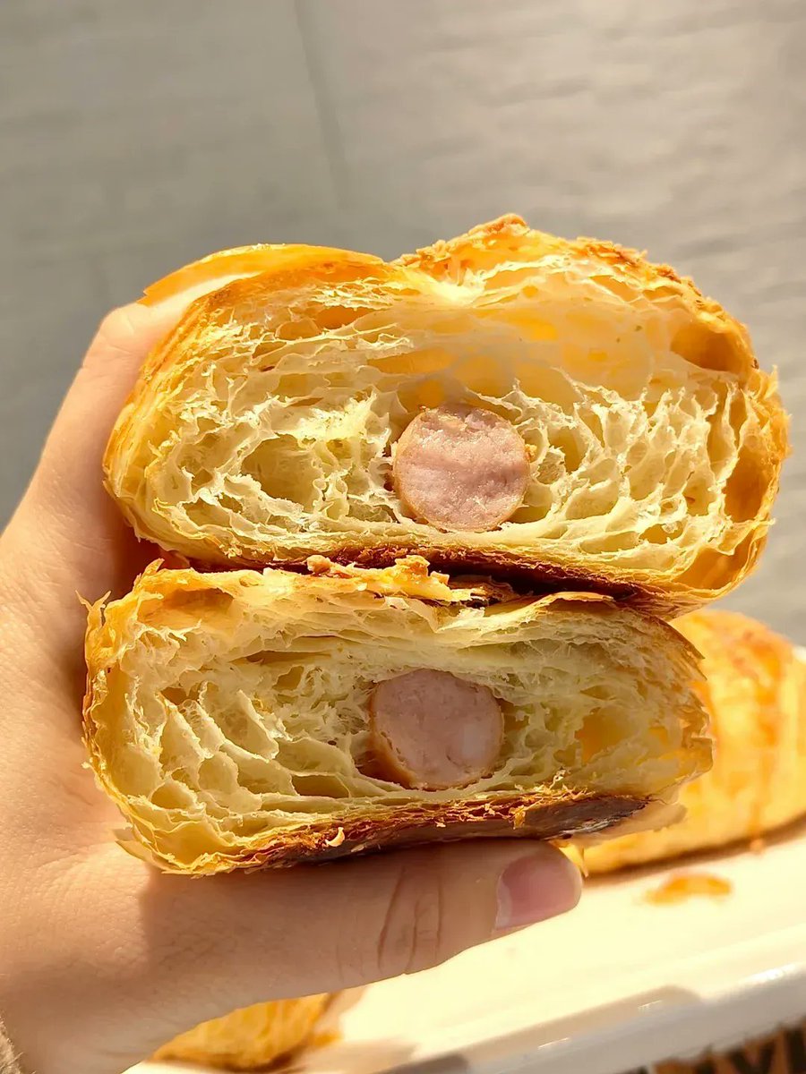 MeloDHeirs's tweet photo. Nothing beats the first bite of warm, buttery croissant on a lazy Sunday morning , https://t.co/TbtbZDoIdi