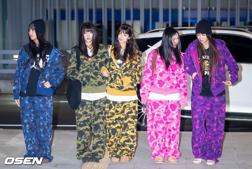 AboutNWJNSMusic's tweet photo. NewJeans wearing BAPE. https://t.co/CRnK6Z1Qa8