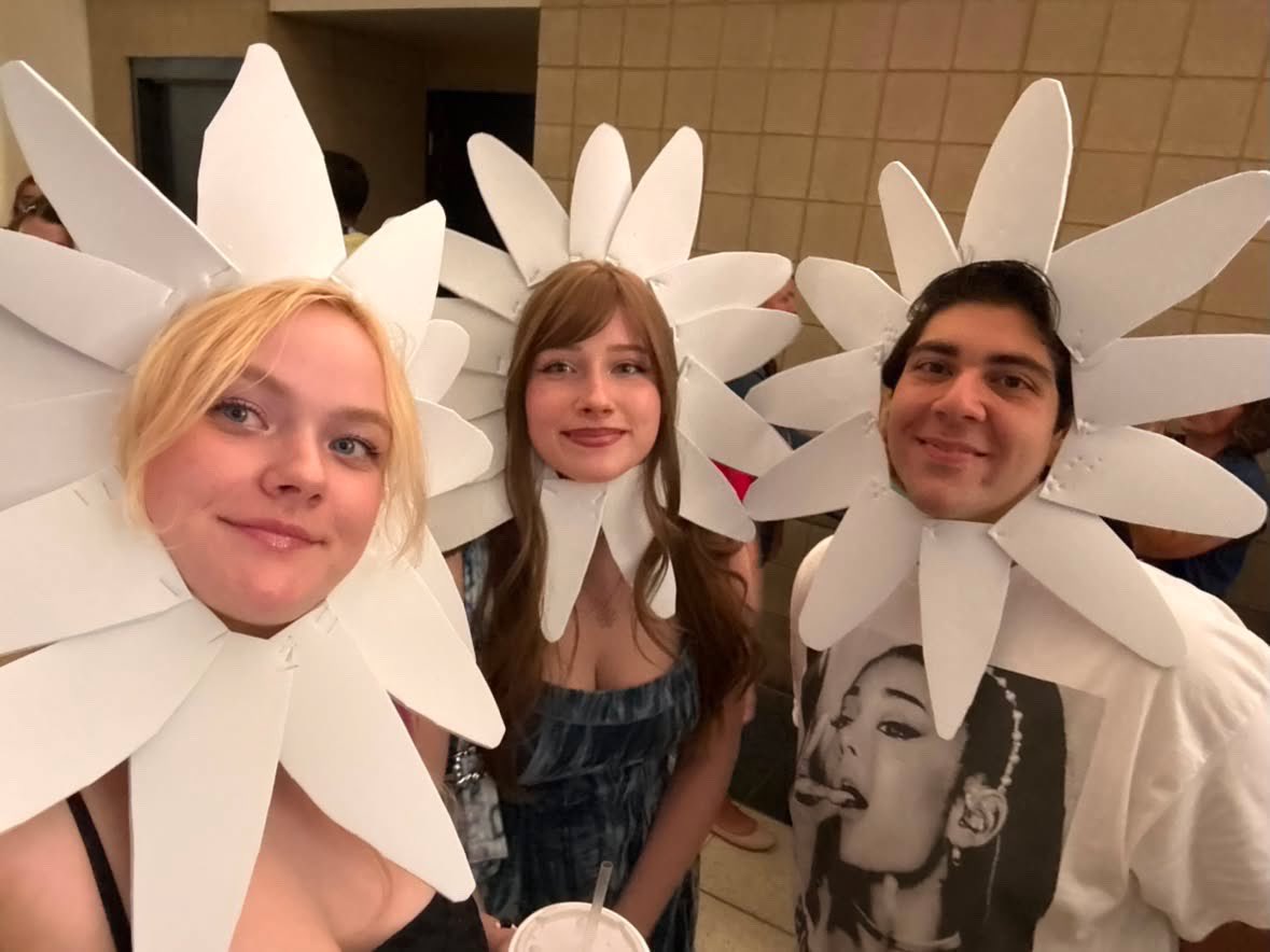 repchrisversion's tweet photo. @TeamAriana yess my friends and i at the chicago night 2 show!! https://t.co/iNVZM9DV2w