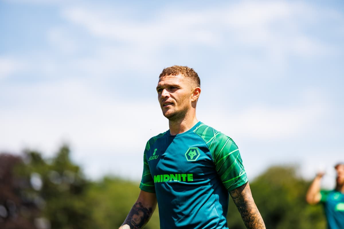 FPL_BlackWolf's tweet photo. 🐺 At the end of the game tonight, Trippier went straight over to Peixoto, gestured around the stadium, and then led him and the rest of the squad on a lap of appreciation to thank the fans - He truly understands the importance of fan connection.

This man is a natural leader, and I'll keep saying it until I'm blue in the face: make him the sole captain of this club.

#WWFC