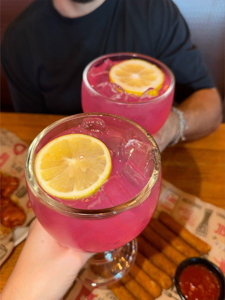 Applebees's tweet photo. Tell us why your new favorite drink is the $6 Bacardi Blushing Dragon Mucho https://t.co/fkrgB2hVcW