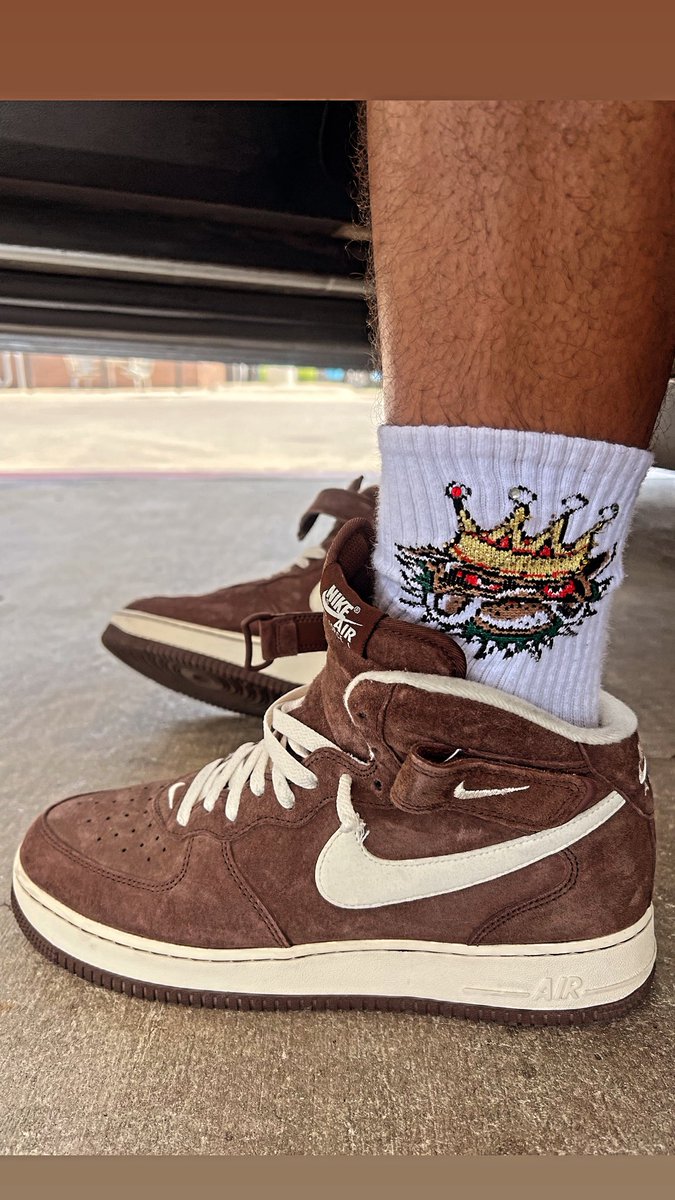 TeddyponCrayy's tweet photo. Coffee in The Heat ☕️
#sneakerhead #woyf #kotd #satx https://t.co/FOQr9LHLeN