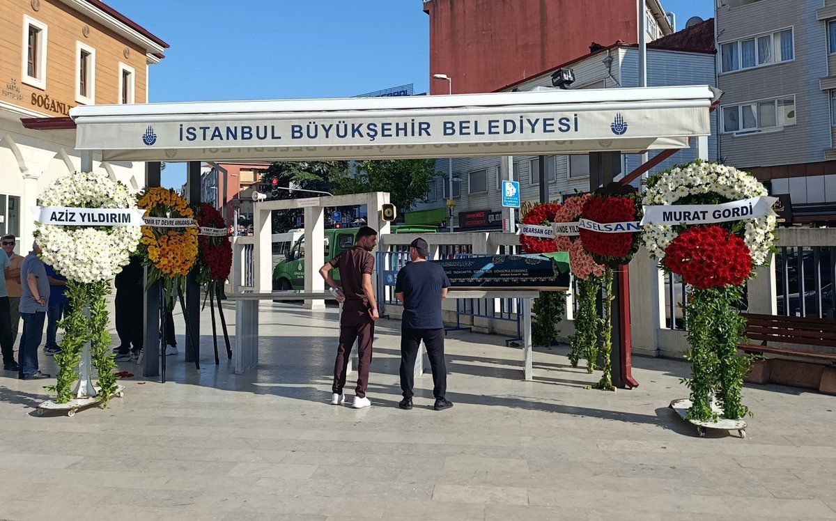 FaikDogan1903's tweet photo. Aile büyüklerimizin kaybı geçmişimizi de alıp götürüyor. Bugün de yine geçmişimizi alıp götüren bir kayıp yaşadık. Maalesef halamızı ahirete yolculadık. Hiç şüphesiz Allah'tan geldik yine O'na döneceğiz. #Hayat https://t.co/8RKXPd3KSy