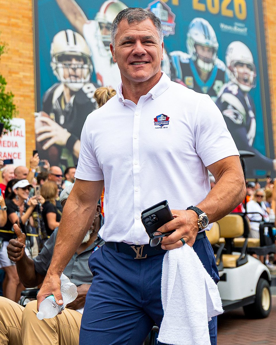 Patriots's tweet photo. .@adamvinatieri getting ready for his gold jacket 🌟 https://t.co/URiMlEudvy