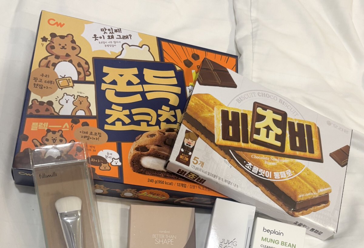 beauty_nene_'s tweet photo. 渡韓でお土産買うけどスタバのチョコ餅よりダイソーとかコンビニで買えるこっちのが美味しいって友達みんな言う🐿👉 https://t.co/8sRXSDRqhg