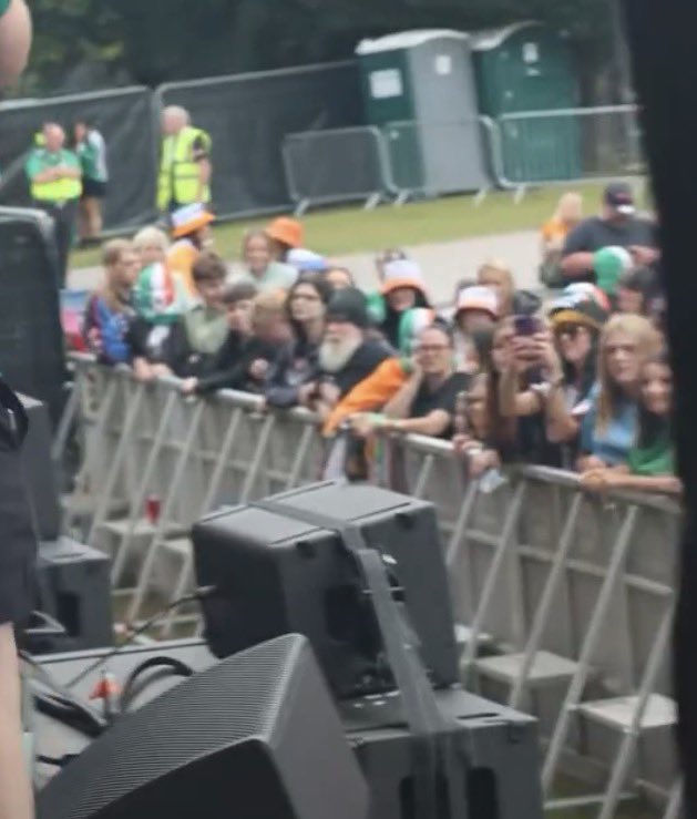 ndyk83's tweet photo. @FeileBelfast Looks like the crowd are buzzing 😂 https://t.co/ZwWuWGjeUP