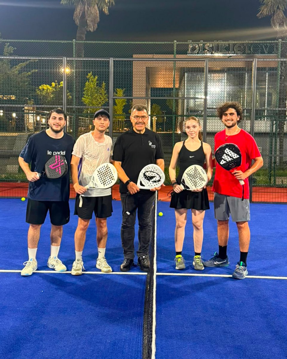 ProfHasanMandal's tweet photo. Tanıtım ve Tercih Günleri'nin ardından, yeni açılan padel kortlarımızda turnuva şampiyonlarımızla birlikte biraz ter attık. 🎾

İTÜ Padel Kortları Açılış Turnuvası'nda birincilik elde eden öğrencilerimiz Didenaz Polat ve Mani Faraji'yi yürekten kutluyor; turnuvaya katılan tüm öğrencilerimize teşekkürlerimi sunuyorum.

@itu1773