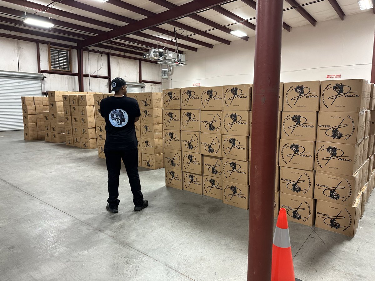 RizzaIslam's tweet photo. Providing solutions is fun!✊🏿😎 For the women who want chemical-free, nontoxic, cotton pads that will NOT harm your body @PeacePads is a solution for you. I will NEVER sell my company - just want to make it clear.
Our staff are made up of 90% Black women and 10% Black men bringing good health to the people in multiple ways but this is for the women.✊🏿��

Order here: https://t.co/8uMvCvz8yo👸🏿🌺

#Womenshealth #PeacePads #Rizzaislam #menstrualcycle