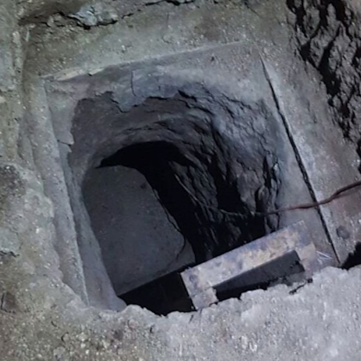Abyss_ix's tweet photo. 🚨  [Sources]: Fnatic staff have found a giant escape tunnel under Soboro's  🇰🇷  Berlin  apartment.  #LEC https://t.co/83d4gfd4VM