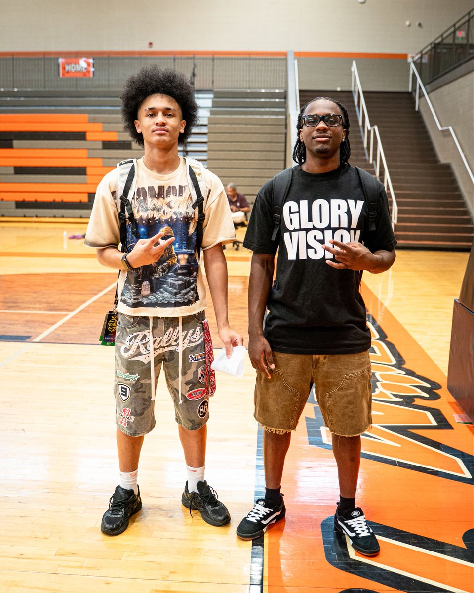 GrissomHoops's tweet photo. First week back ✅ 📚✏️ https://t.co/2Uv48LitmP
