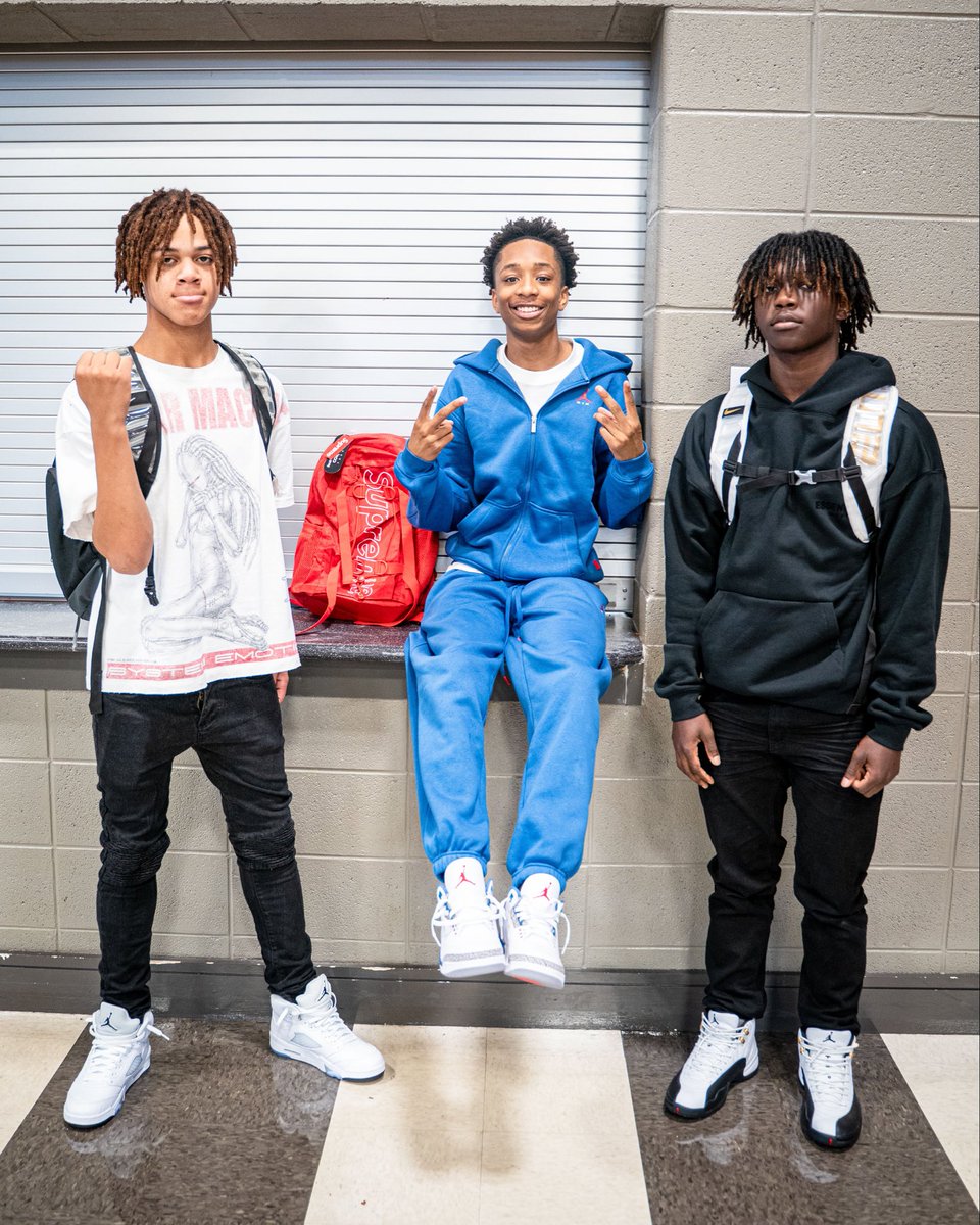 GrissomHoops's tweet photo. First week back ✅ 📚✏️ https://t.co/2Uv48LitmP