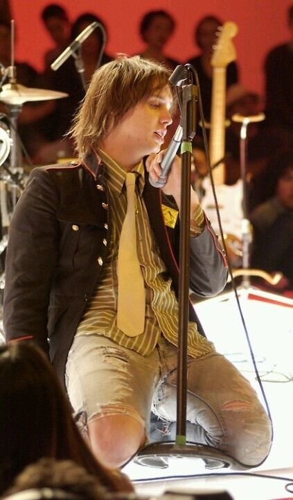 rosaryribbons's tweet photo. I wish I were a tall skinny dude so I could dress like this normally https://t.co/d5yzHmXVcB