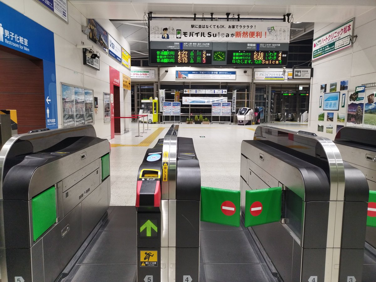 7COLORSsymphony's tweet photo. きょうは始発で出発🚃🌈 https://t.co/1RgghoFbEU