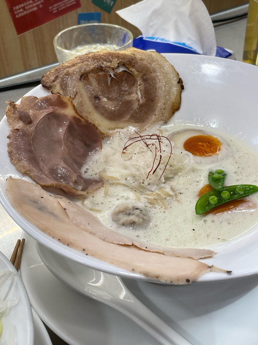 Periyas35764793's tweet photo. Just found the coziest hole-in-the-wall ramen spot in downtown Chicago! Rich tonkotsu broth, springy noodles, and perfectly marinated soft-boiled egg = 10/10 comfort food. Will be back this weekend for sure! https://t.co/3ALknlUsni