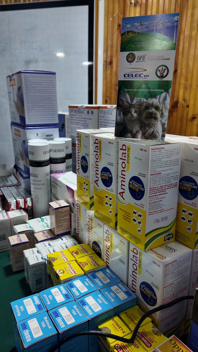 CELEC_EP_GENSUR's tweet photo. Avanzamos con el proyecto de Bienestar y Salud Integral de los Animales de Compañía con enfoque #OneHealth en el área de influencia de la Central Eólica Villonaco. 🐾La @UNLoficial entregó los insumos médicos y equipos adquiridos con el aporte de USD 50 mil de CELEC EP GENSUR. https://t.co/vHRkX6MUyU