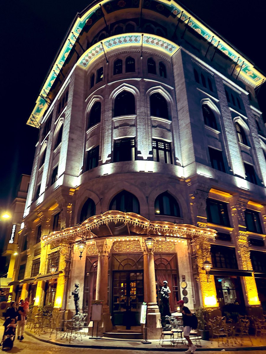 reyad_poland's tweet photo. كلما ازداد الإنسان فهمًا للحياة، ازداد تعلقه بالصمت. https://t.co/bmjvFnn70U