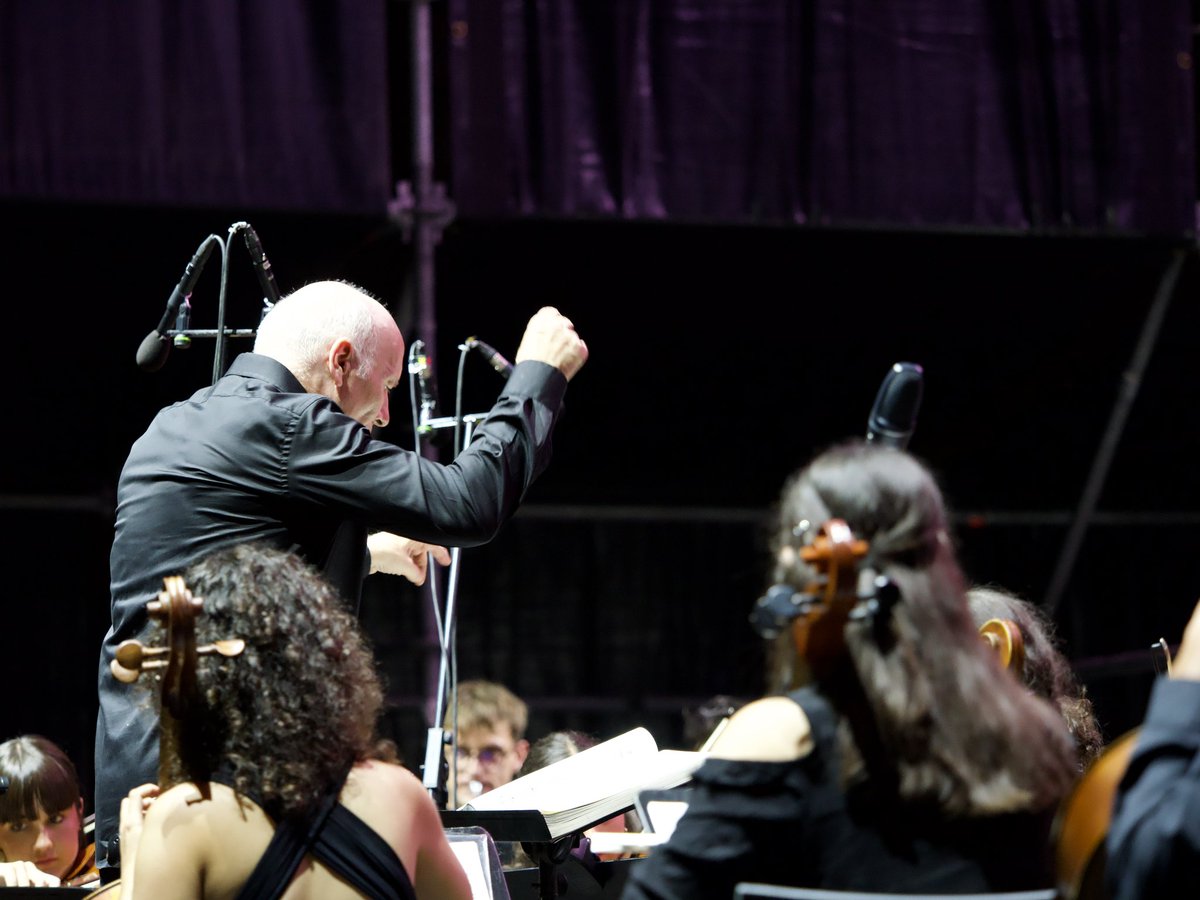CulturaVLL_'s tweet photo. Así suena la @joss.jois_sevilla en la Hospedería de San Benito

La Joven Orquesta Sinfónica de Sevilla clausura su Meeting 2026 en Valladolid con la Quinta Sinfonía de Mahler ante un patio de la Hospedería de San Benito lleno https://t.co/HS3mpgDFhC