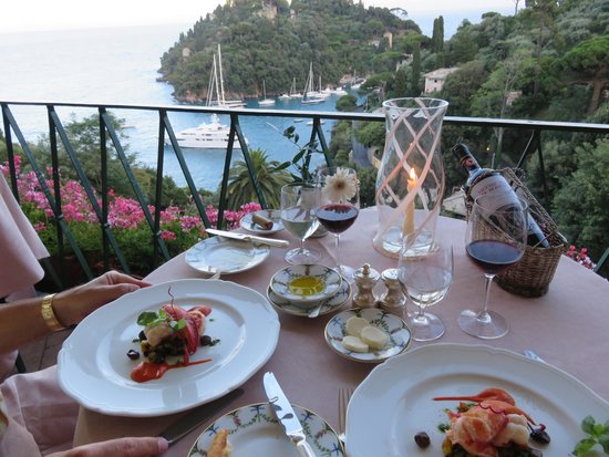 OlaviMauri's tweet photo. EAUTIFUL PORT0 VINO I BOAT TERACHE AND  TIMdE, ITALIAN RIVIERA https://t.co/aqWBNVjQME