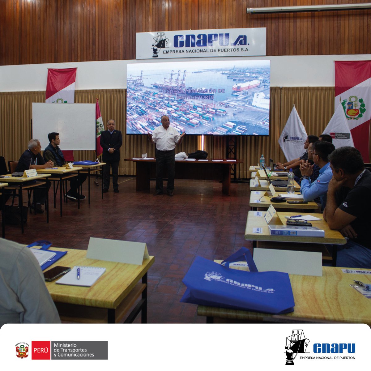 enapuperu's tweet photo. 🎓 ¡Llevamos el talento portuario al siguiente nivel!
Concluimos el curso “Formación de Instructores - Nivel Básico” en el INFOCAP, el histórico Instituto de Formación y Capacitación Portuaria de ENAPU enfocado en la actividad marítima y portuaria. 🚢💼 #INFOCAP #ENAPU #Puertos https://t.co/RgmgqG5QMI
