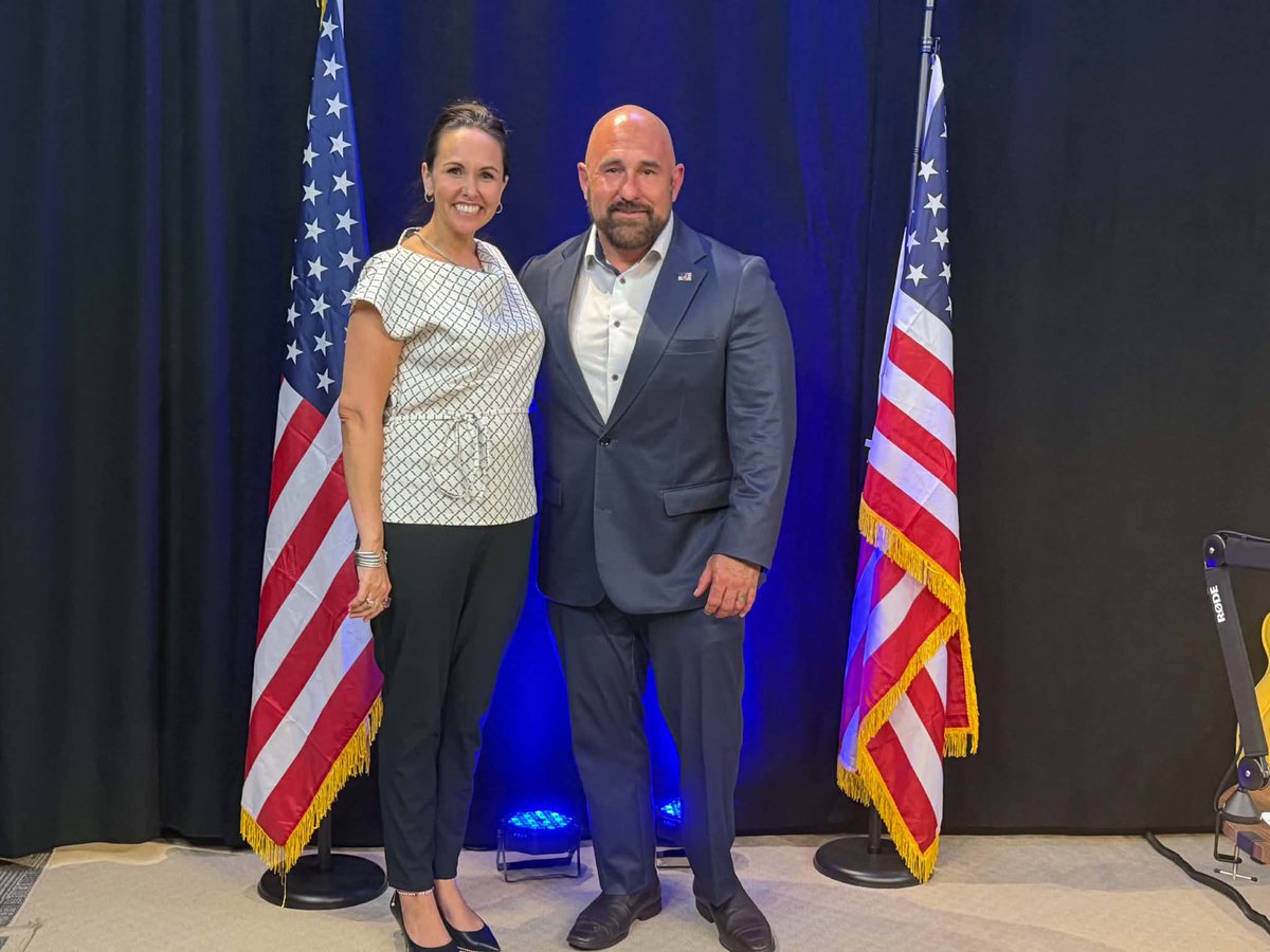 VictoriaForWS's tweet photo. Great to meet Florida Lt Governor @JayCollinsFL today in Oviedo!  He's a real American hero. https://t.co/OjZw0FT5MW