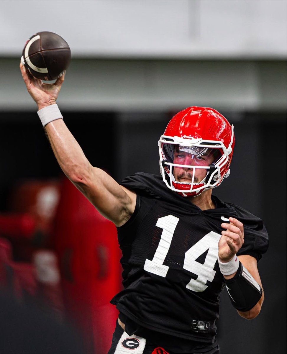 TopTierUGA's tweet photo. Gunner with the mustache, give me Georgia by 50 every game this season. https://t.co/jNn3a8MdSh