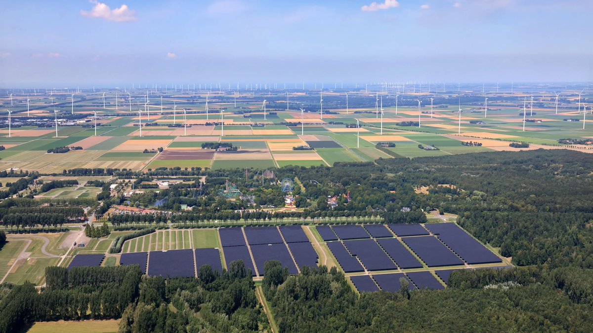 mariannezw's tweet photo. Dit zijn luchtfoto's die @JTuijpSr maakte boven ons mooie land, tijdens een vlucht van Texel naar Lelystad via de Afsluitdijk en Friesland.
Zie met je eigen ogen wat hier gebeurt !! Dit moet gestopt worden!

#RedHetPlatteland
#Terreurturbines

https://t.co/BnBkESK6ZJ https://t.co/MQ1XUY2gH1