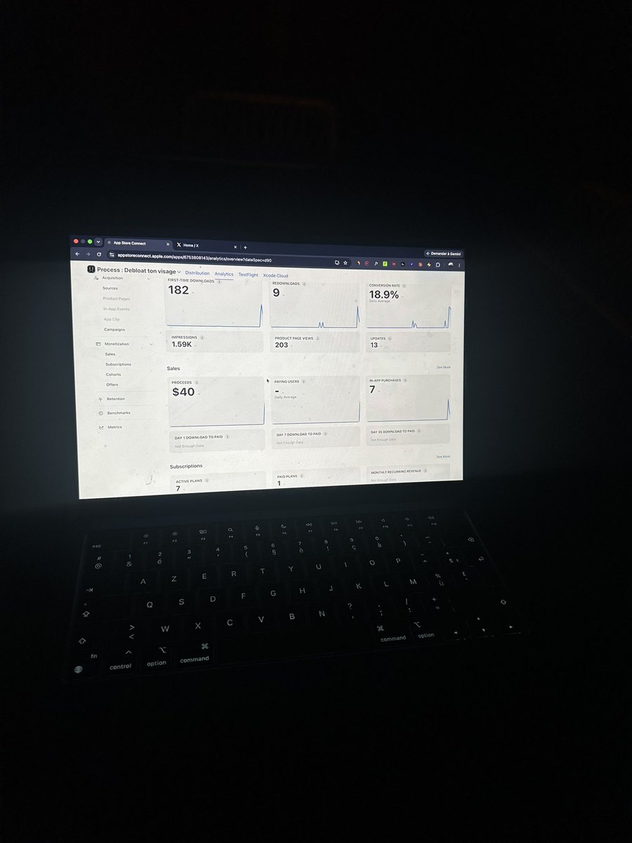 leksoudblt's tweet photo. JE VIENS DE FAIRE MA PREMIÈRE VENTE 

APRÈS 4 JOURS DE LAUNCH 

PREMIER JOUR À +40$ !!!!!!!! https://t.co/XFaalg5vL2