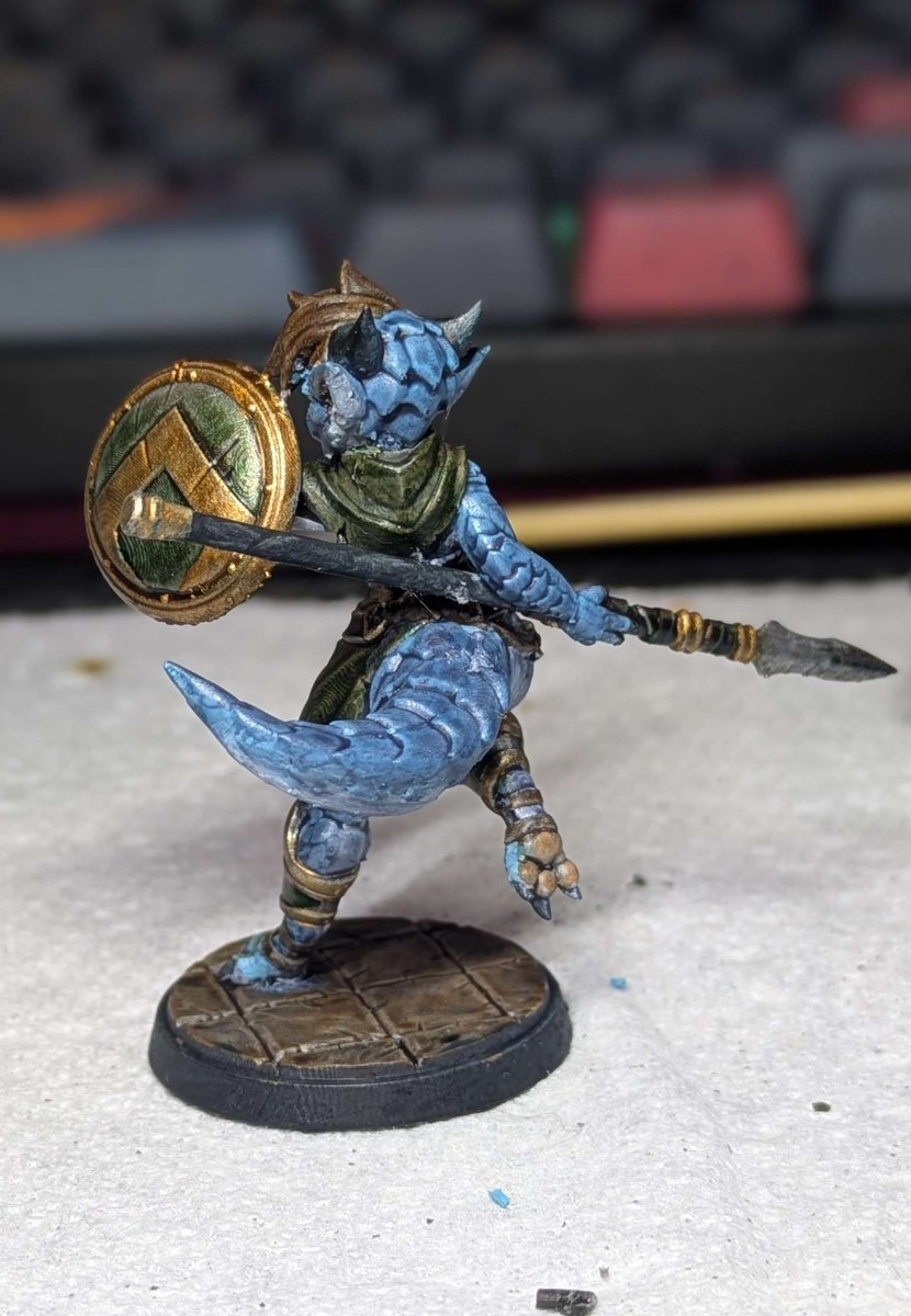 Authmion's tweet photo. @WyrmWorks Painted up a Kobold using your model! 

used meshmixer to flatten the chest out a little to make them a little more androgynous (first time using it) 
but I loved the model the first time I saw it and based my whole character around them! https://t.co/LZ8iO7VGcD