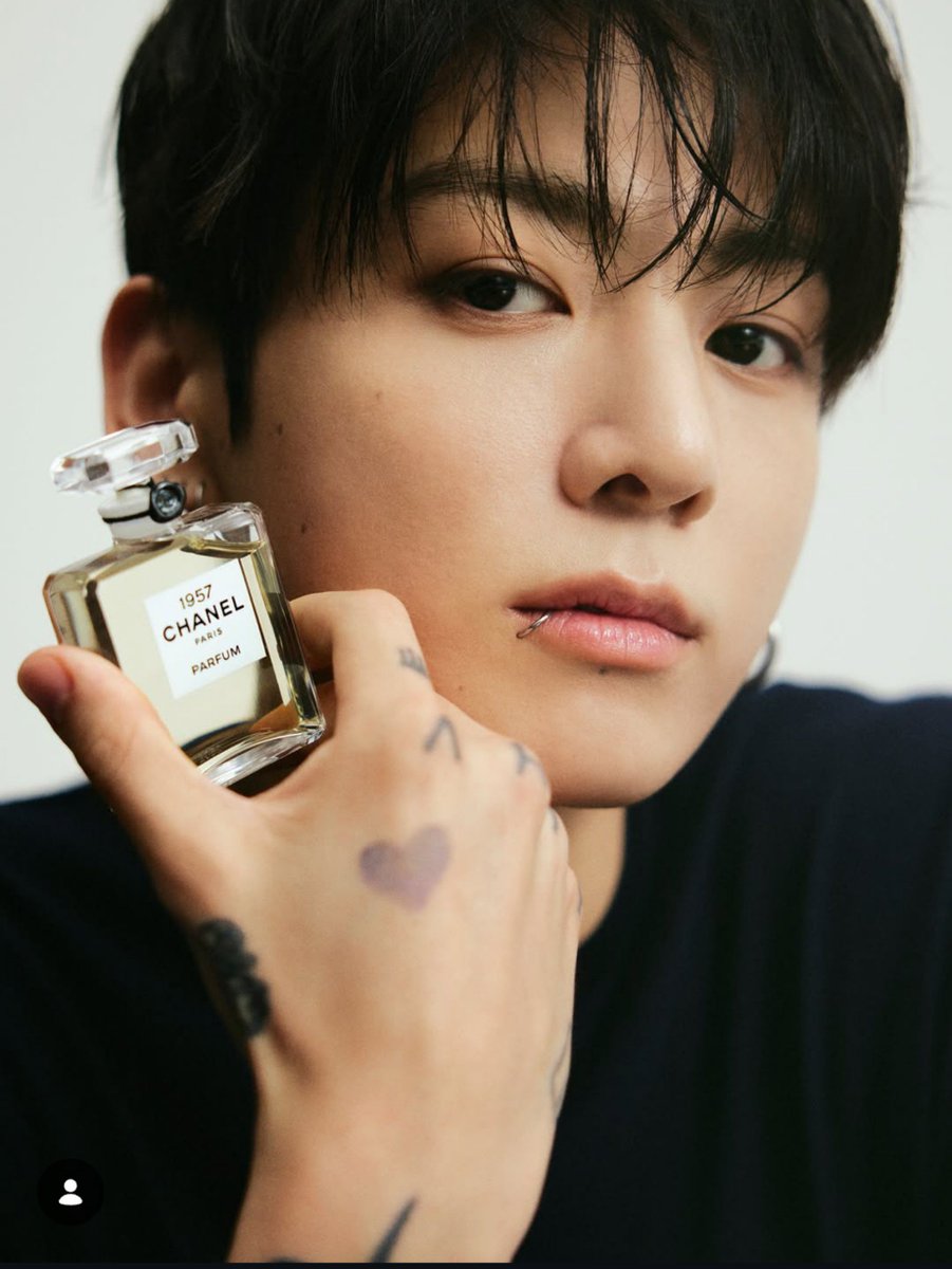 LadyNeP6's tweet photo. Chanel Official:
House Ambassador for Fragrances and Beauty.
@BTS_twt @bts_bighit
#JungKook #JeonJungKook #Jk #Jungkookie #GoldenMaknae #Kookie #JKey #JungKookxChanel #JkChanel #ChanelBeauty #CHANELGrandParfumeur
#CHANELFragrance
https://t.co/WPFp2k1XfF https://t.co/V80X5YEs09
