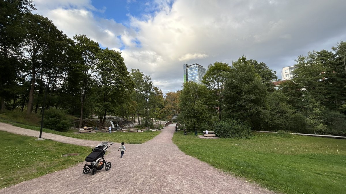 PenchaLaX's tweet photo. Friday evening walk at a nearby park with my wife and kid. 🌿😊 Pretty nice place to relax and spend some quality time together. https://t.co/hBXUY4fnkW
