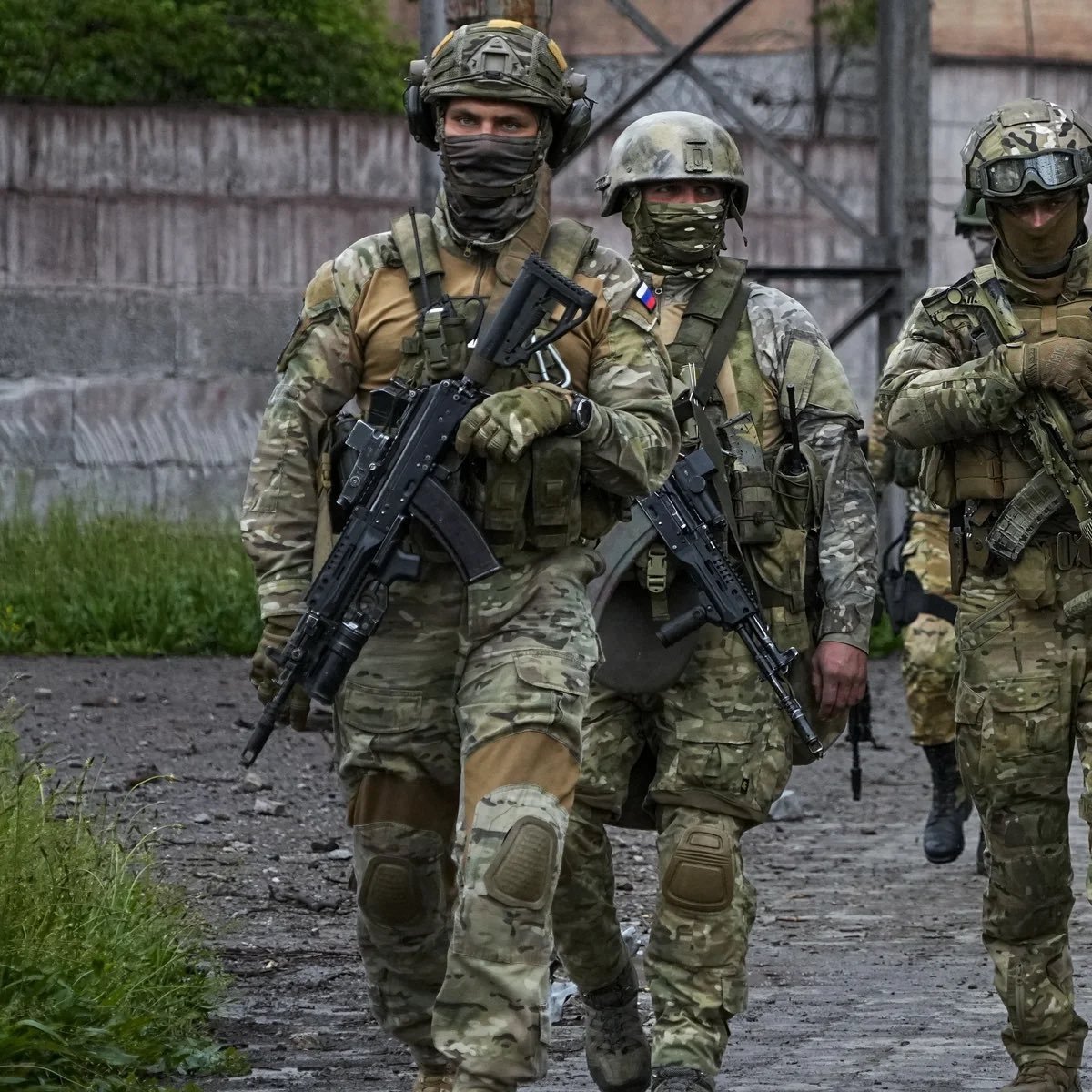 aleksthgrt's tweet photo. 🚨BREAKING NEWS

Russia has formed a ukranian vokunteer army to fight against Zelensky.

The “First Ukrainian Volunteer Spetsnaz Brigade” has been formed within the Russian military.🇷🇺⚔️💯 https://t.co/wFLjDVnKXg