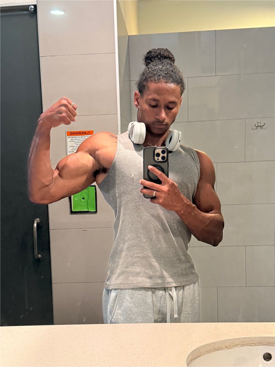 Hes_Roro's tweet photo. Today’s workout #gym #fitness #health https://t.co/iHzzFeFsO1